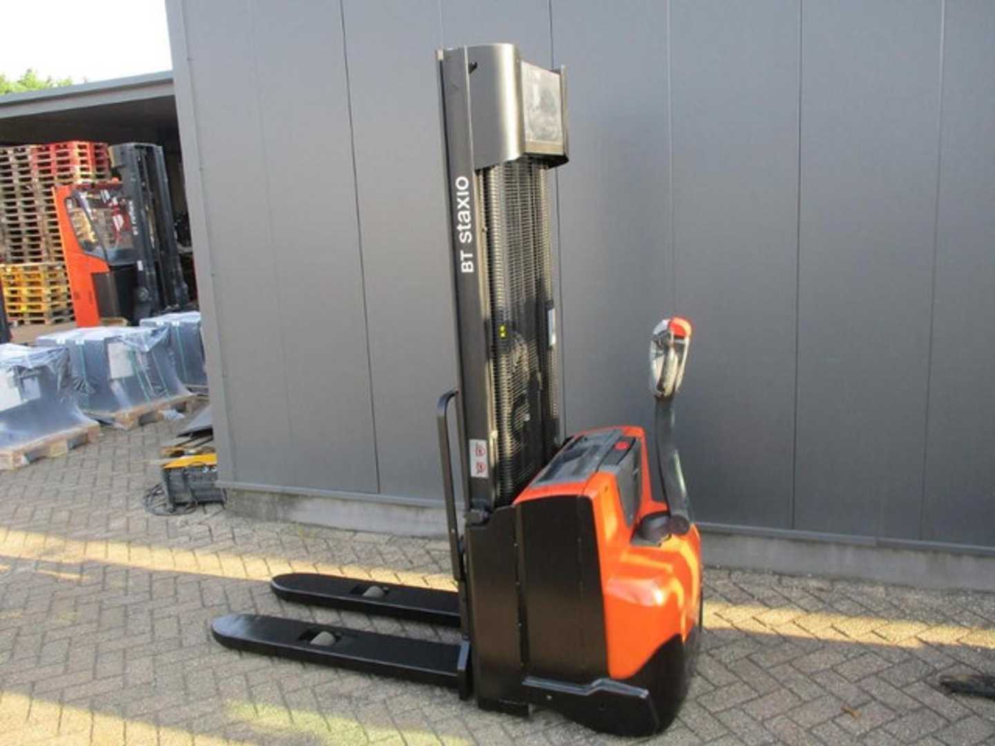 Used Forklift BT SWE120 Aukšto kėlimo krautuvas su vairuotojo stovu (ar keleivio platforma) (Image 3)