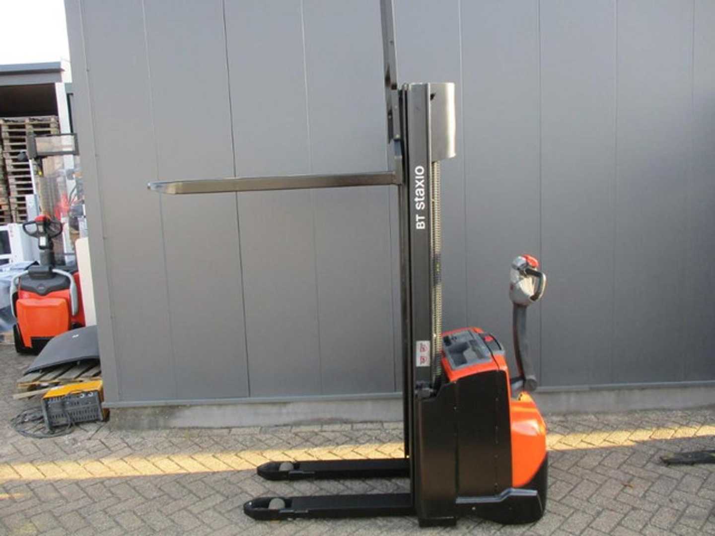 Used Forklift BT SWE120 Aukšto kėlimo krautuvas su vairuotojo stovu (ar keleivio platforma) (Image 5)