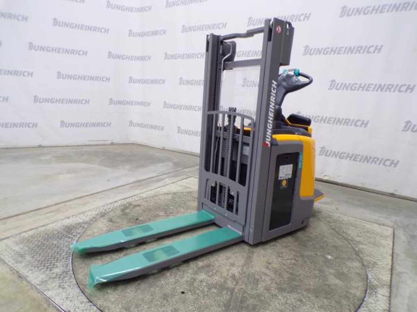 Used Forklift Jungheinrich ERC 212 G 115-250 ZZ Aukšto kėlimo krautuvas su vairuotojo stovu (ar keleivio platforma) (Image 2) Used Forklift Jungheinrich ERC 212 G 115-250 ZZ Aukšto kėlimo krautuvas su vairuotojo stovu (ar keleivio platforma) (Image 2)