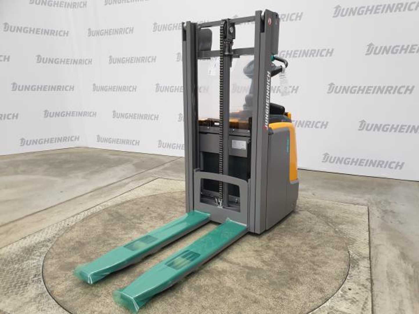 Used Forklift Jungheinrich ERC 212 G 115-250 ZT Aukšto kėlimo krautuvas su vairuotojo stovu (ar keleivio platforma) (Image 2) Used Forklift Jungheinrich ERC 212 G 115-250 ZT Aukšto kėlimo krautuvas su vairuotojo stovu (ar keleivio platforma) (Image 2)
