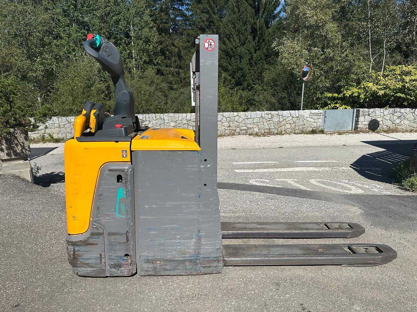 Used Forklift Jungheinrich ERD 220 - 201ZT Aukšto kėlimo krautuvas su vairuotojo stovu (ar keleivio platforma) (Image 2)