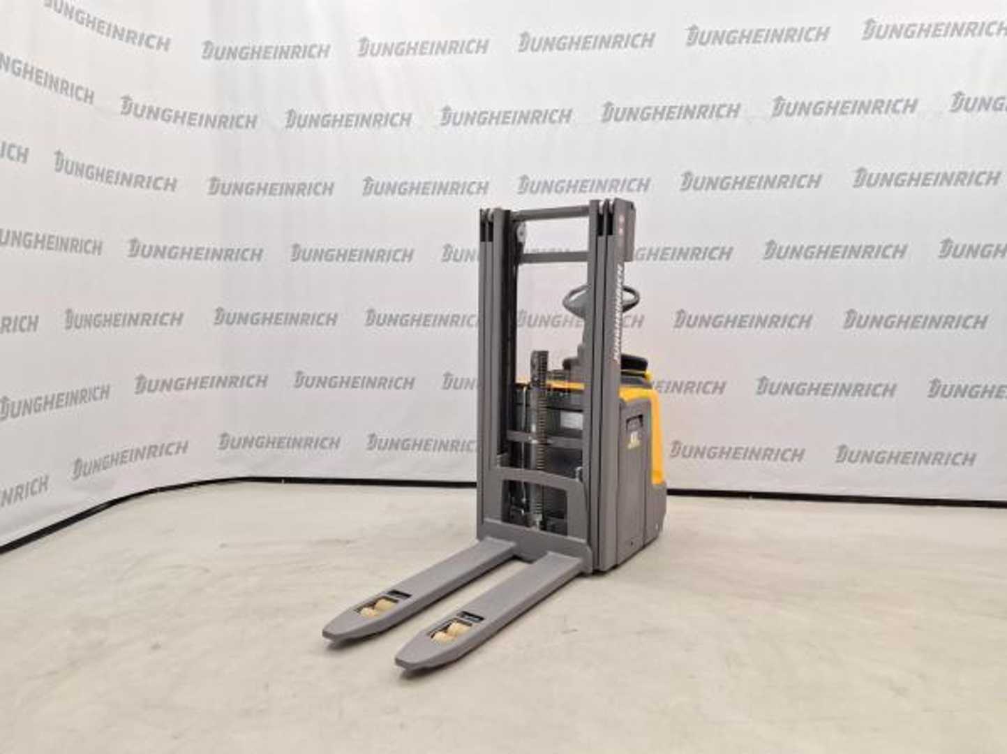 Used Forklift Jungheinrich ERC 216z KP G115 399DZ Aukšto kėlimo krautuvas su vairuotojo stovu (ar keleivio platforma) (Image 4) Used Forklift Jungheinrich ERC 216z KP G115 399DZ Aukšto kėlimo krautuvas su vairuotojo stovu (ar keleivio platforma) (Image 4)