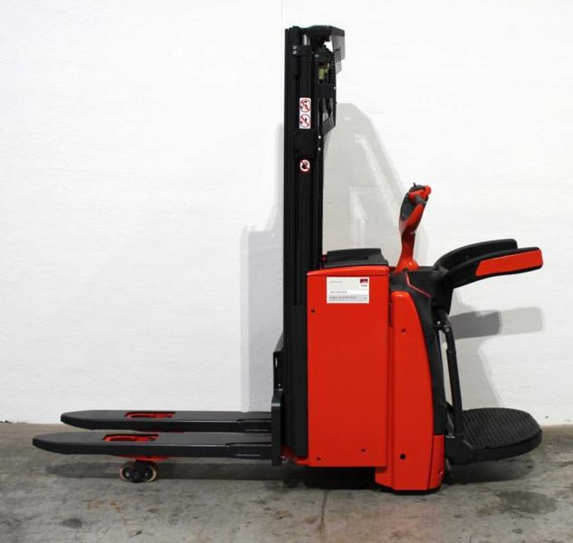 Used Forklift Linde L 16 AP i 1173-01 Aukšto kėlimo krautuvas su vairuotojo stovu (ar keleivio platforma) (Image 5) Used Forklift Linde L 16 AP i 1173-01 Aukšto kėlimo krautuvas su vairuotojo stovu (ar keleivio platforma) (Image 5)