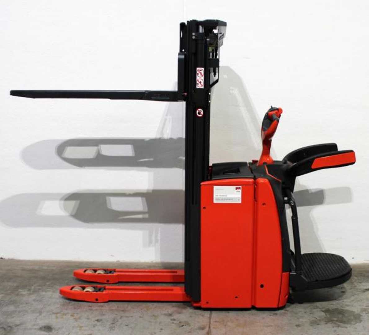Used Forklift Linde L 16 AP i 1173-01 Aukšto kėlimo krautuvas su vairuotojo stovu (ar keleivio platforma) (Image 6) Used Forklift Linde L 16 AP i 1173-01 Aukšto kėlimo krautuvas su vairuotojo stovu (ar keleivio platforma) (Image 6)