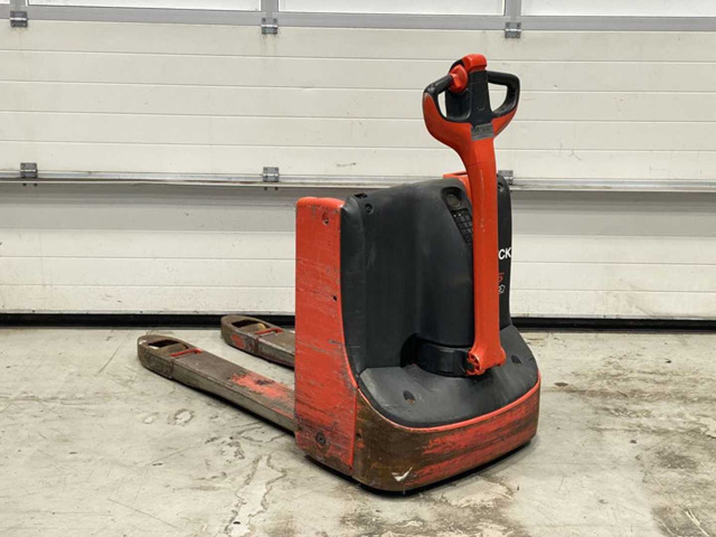 Used Forklift Linde T16 Aukšto kėlimo krautuvas su vairuotojo stovu (ar keleivio platforma) (Image 3) Used Forklift Linde T16 Aukšto kėlimo krautuvas su vairuotojo stovu (ar keleivio platforma) (Image 3)