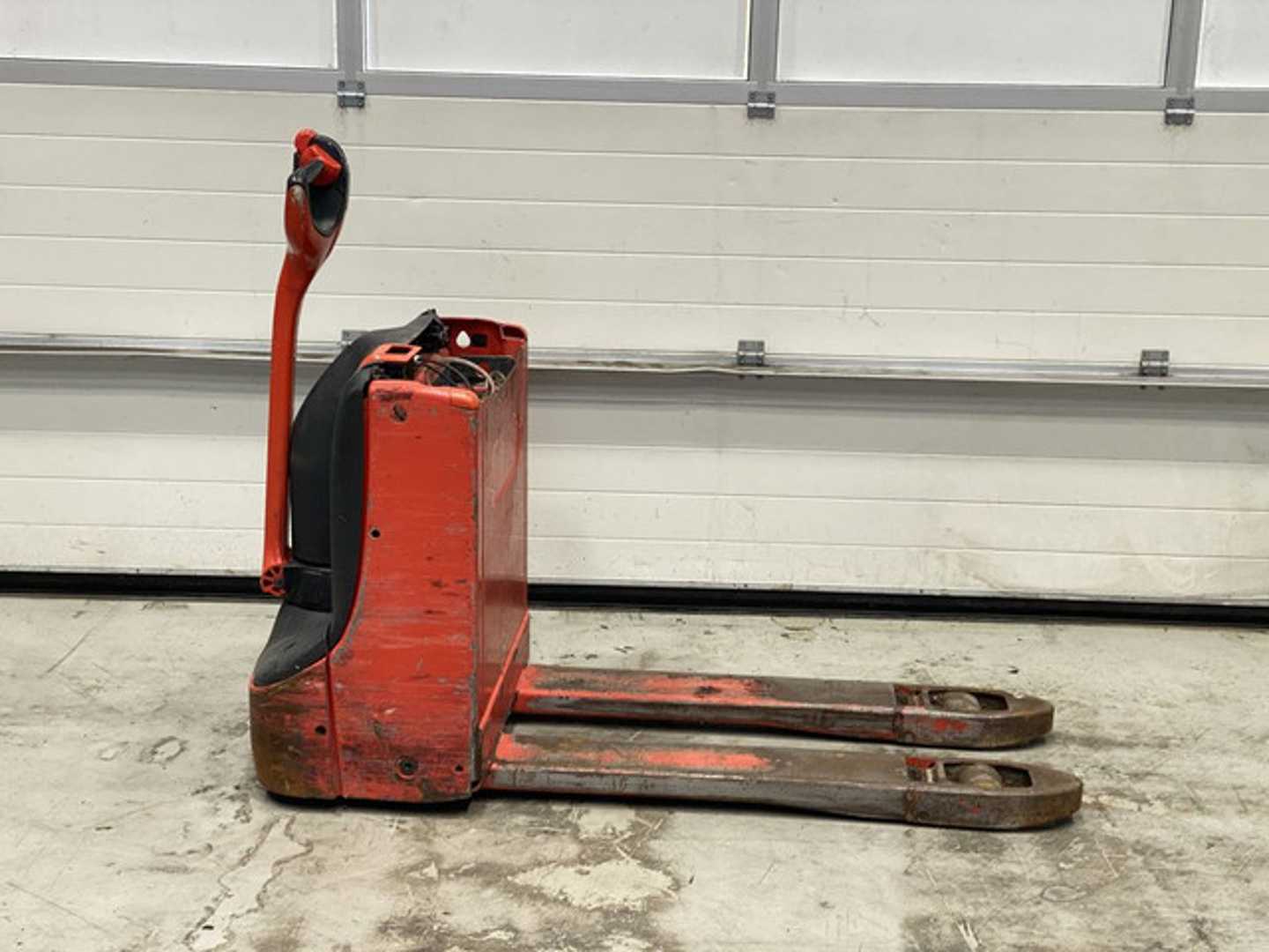 Used Forklift Linde T16 Aukšto kėlimo krautuvas su vairuotojo stovu (ar keleivio platforma) (Image 5) Used Forklift Linde T16 Aukšto kėlimo krautuvas su vairuotojo stovu (ar keleivio platforma) (Image 5)