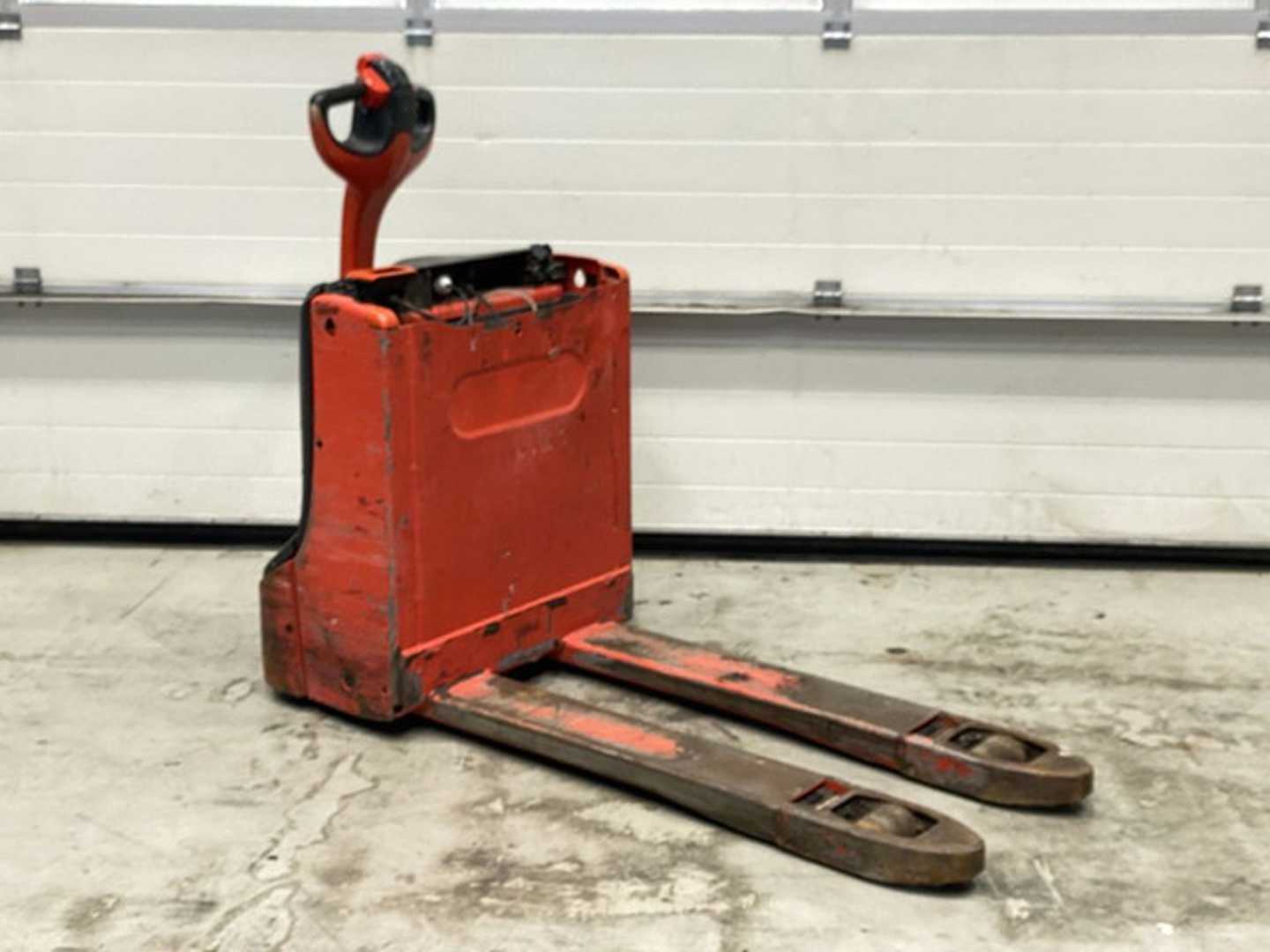 Used Forklift Linde T16 Aukšto kėlimo krautuvas su vairuotojo stovu (ar keleivio platforma) (Image 6) Used Forklift Linde T16 Aukšto kėlimo krautuvas su vairuotojo stovu (ar keleivio platforma) (Image 6)