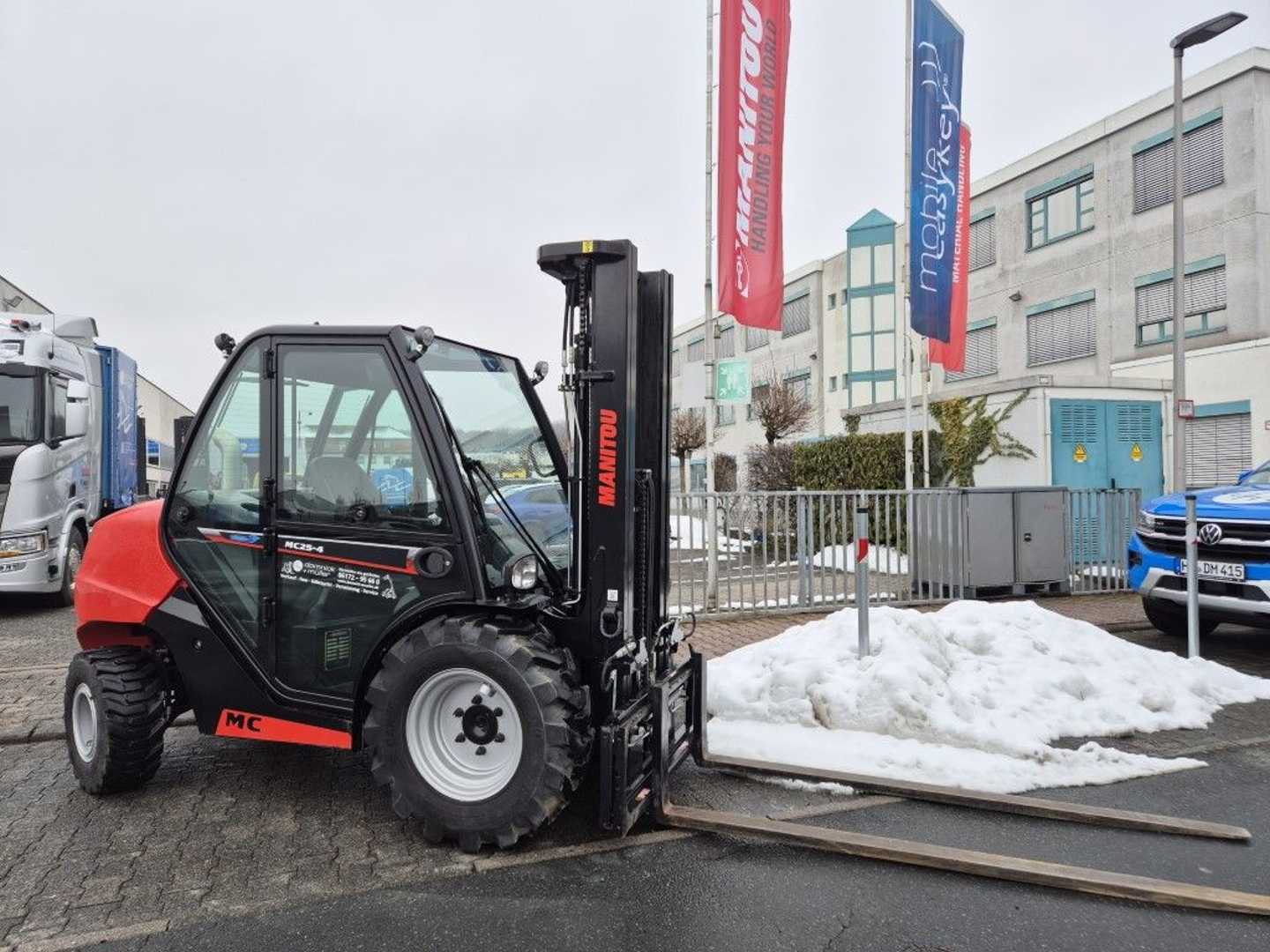 Used Forklift Manitou MC 25-4 ST5B S1 Bekelės krautuvas (Image 1) Used Forklift Manitou MC 25-4 ST5B S1 Bekelės krautuvas (Image 1)