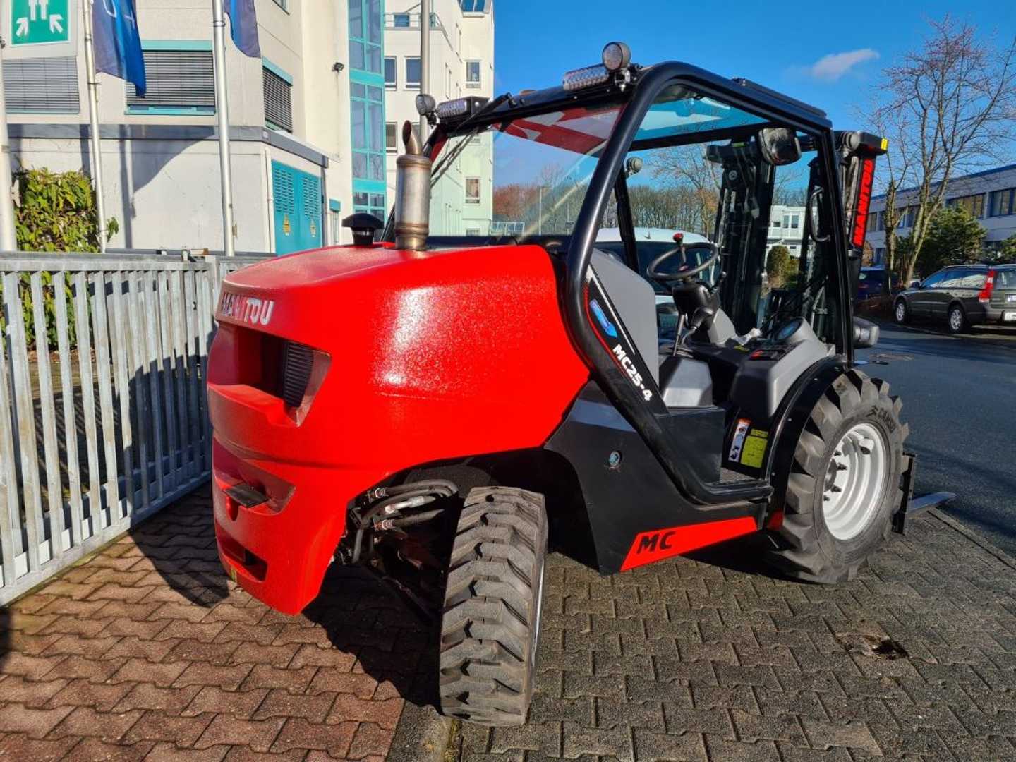 Used Forklift Manitou MC 25-4 ST5B S1 Buggy Bekelės krautuvas (Image 3) Used Forklift Manitou MC 25-4 ST5B S1 Buggy Bekelės krautuvas (Image 3)