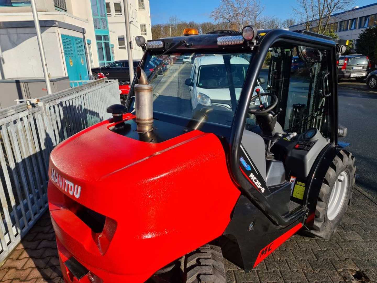 Used Forklift Manitou MC 25-4 ST5B S1 Buggy Bekelės krautuvas (Image 4) Used Forklift Manitou MC 25-4 ST5B S1 Buggy Bekelės krautuvas (Image 4)