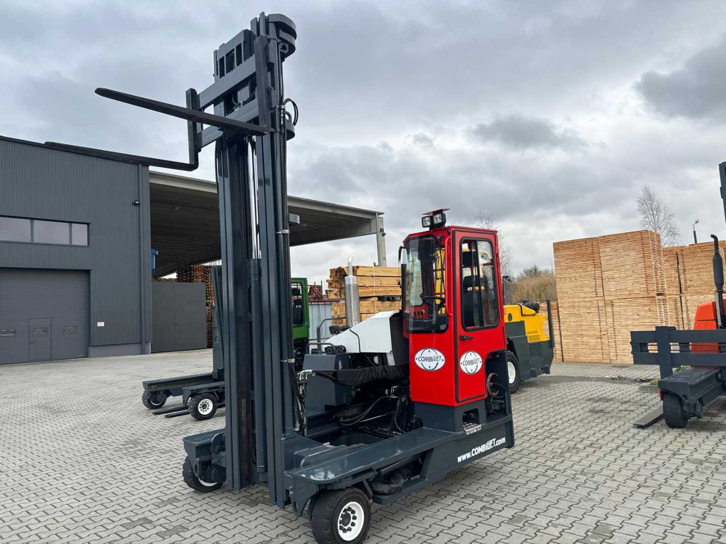 Used Forklift Combilift C4500 // 4500 KG //Triplex 9300 //Very good conditionmm Keturių krypčių krautuvas (Image 1) Used Forklift Combilift C4500 // 4500 KG //Triplex 9300 //Very good conditionmm Keturių krypčių krautuvas (Image 1)