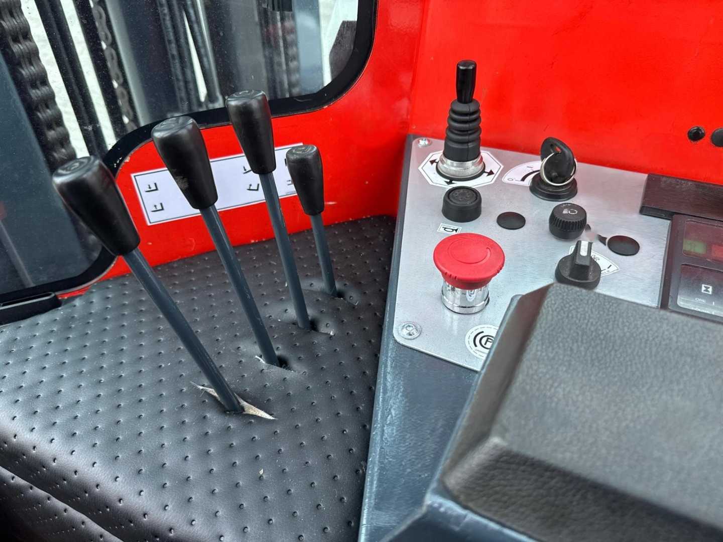 Used Forklift Combilift C4500 // 4500 KG //Triplex 9300 //Very good conditionmm Keturių krypčių krautuvas (Image 8) Used Forklift Combilift C4500 // 4500 KG //Triplex 9300 //Very good conditionmm Keturių krypčių krautuvas (Image 8)