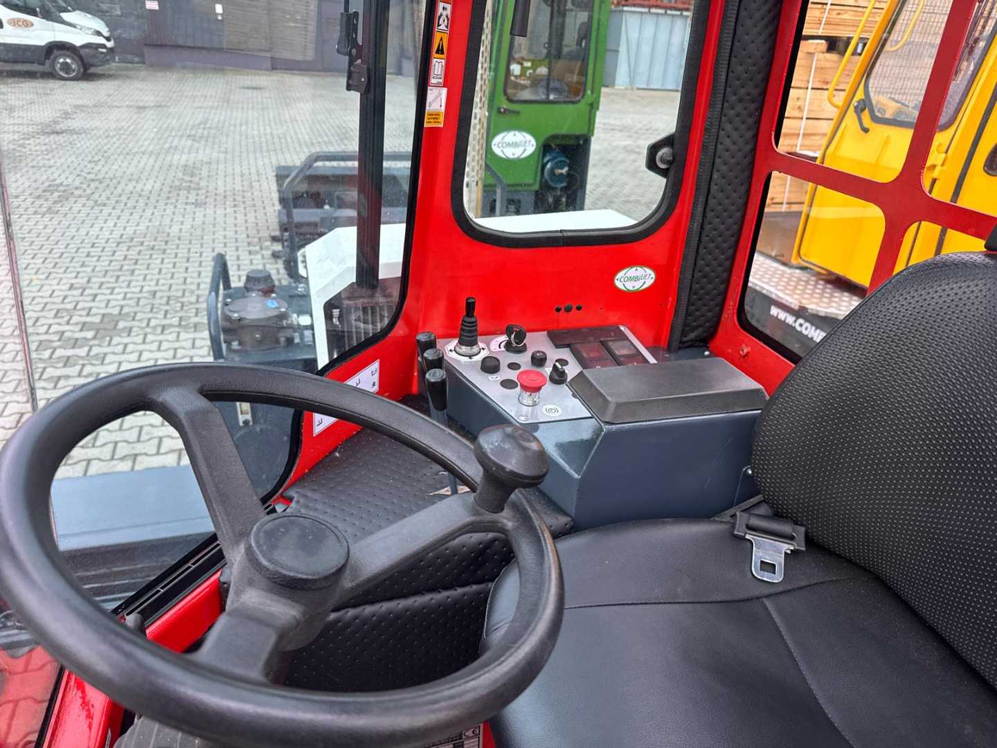 Used Forklift Combilift C4500 // 4500 KG //Triplex 9300 //Very good conditionmm Keturių krypčių krautuvas (Image 9) Used Forklift Combilift C4500 // 4500 KG //Triplex 9300 //Very good conditionmm Keturių krypčių krautuvas (Image 9)
