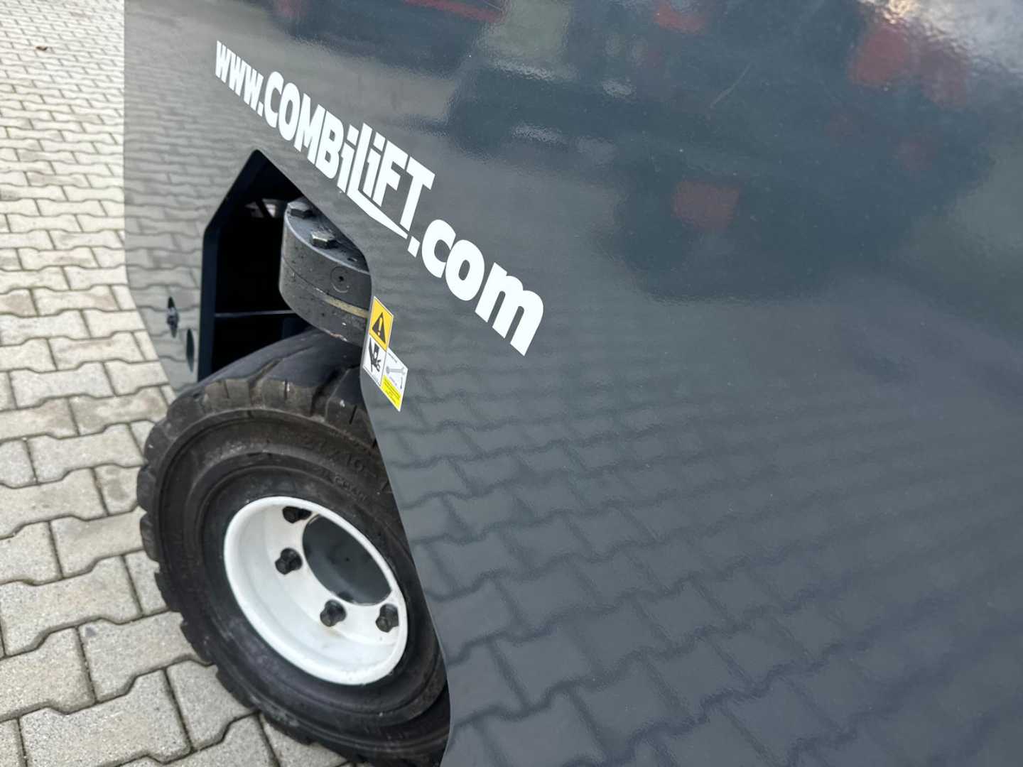 Used Forklift Combilift C4500 // 4500 KG //Triplex 9300 //Very good conditionmm Keturių krypčių krautuvas (Image 13) Used Forklift Combilift C4500 // 4500 KG //Triplex 9300 //Very good conditionmm Keturių krypčių krautuvas (Image 13)