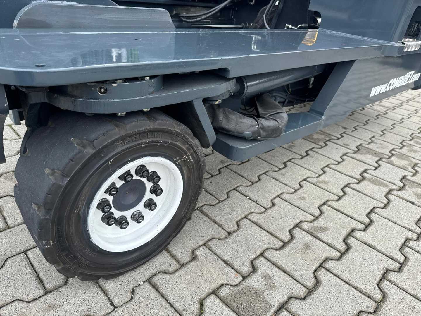 Used Forklift Combilift C4500 // 4500 KG //Triplex 9300 //Very good conditionmm Keturių krypčių krautuvas (Image 14) Used Forklift Combilift C4500 // 4500 KG //Triplex 9300 //Very good conditionmm Keturių krypčių krautuvas (Image 14)