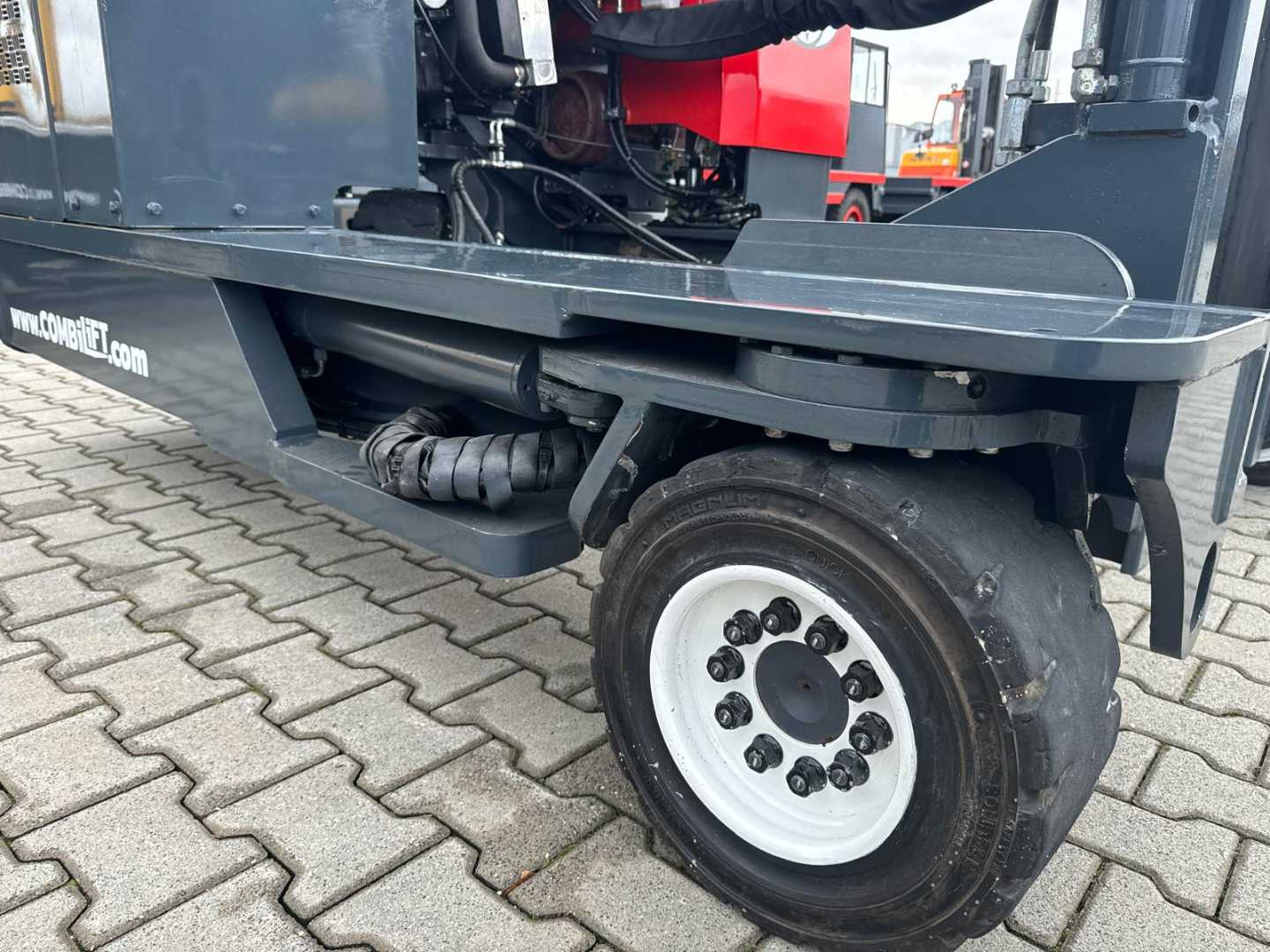 Used Forklift Combilift C4500 // 4500 KG //Triplex 9300 //Very good conditionmm Keturių krypčių krautuvas (Image 15) Used Forklift Combilift C4500 // 4500 KG //Triplex 9300 //Very good conditionmm Keturių krypčių krautuvas (Image 15)