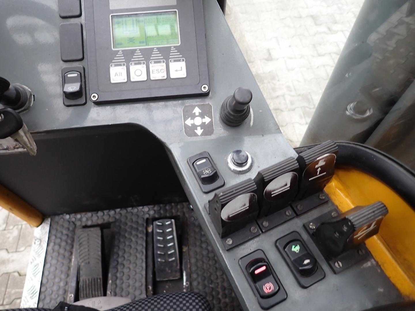 Used Forklift Baumann FOXX 40/12/60 TR Keturių krypčių krautuvas (Image 12) Used Forklift Baumann FOXX 40/12/60 TR Keturių krypčių krautuvas (Image 12)