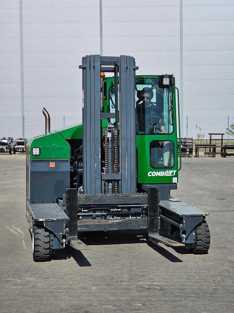 Used Forklift Combilift C 4000 MK4 Diesel 75h only ! Keturių krypčių krautuvas (Image 6) Used Forklift Combilift C 4000 MK4 Diesel 75h only ! Keturių krypčių krautuvas (Image 6)