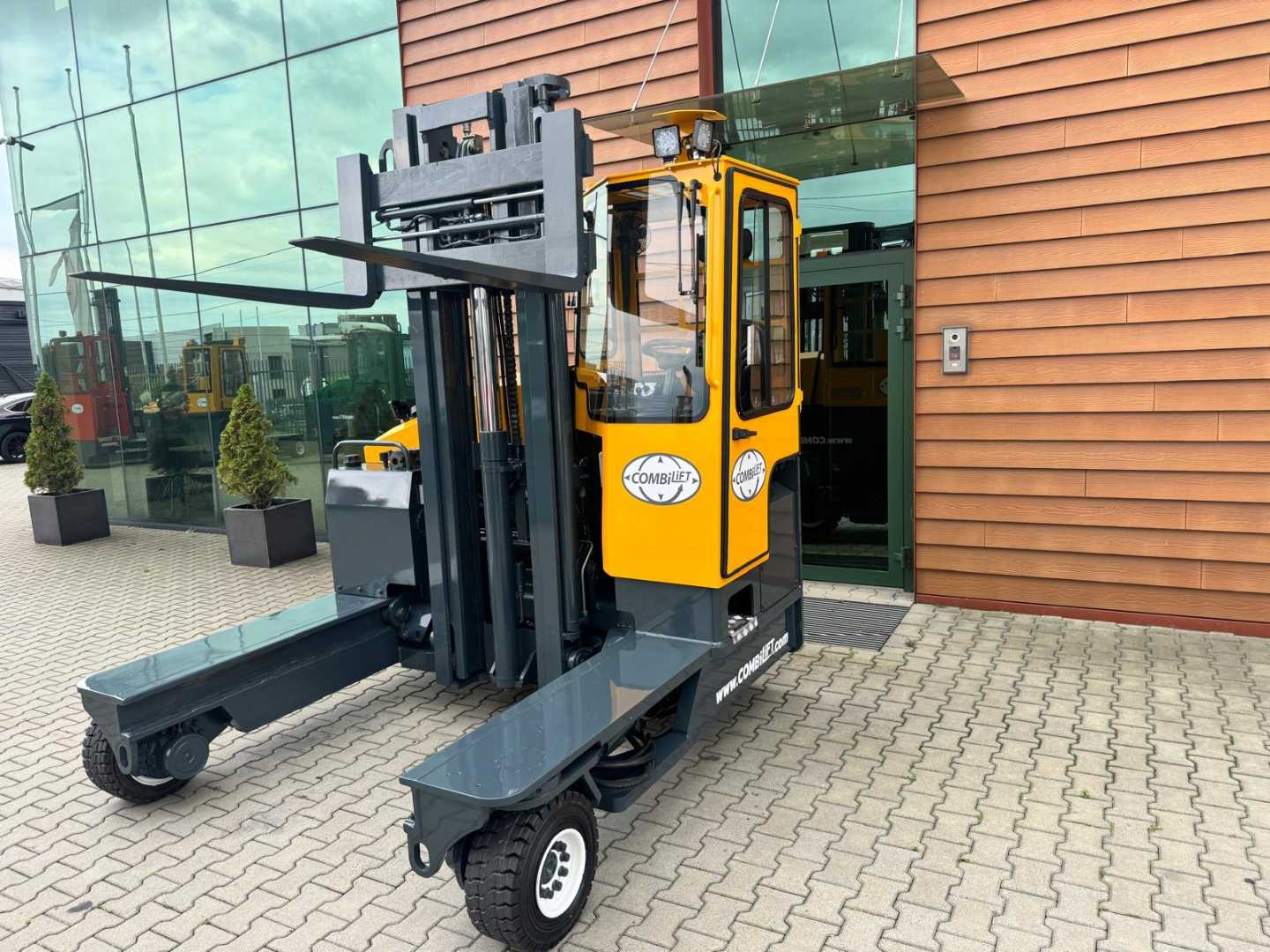 Used Forklift Combilift C4000 // Diesel // 2008 year // Only 6262 hours Keturių krypčių krautuvas (Image 1)