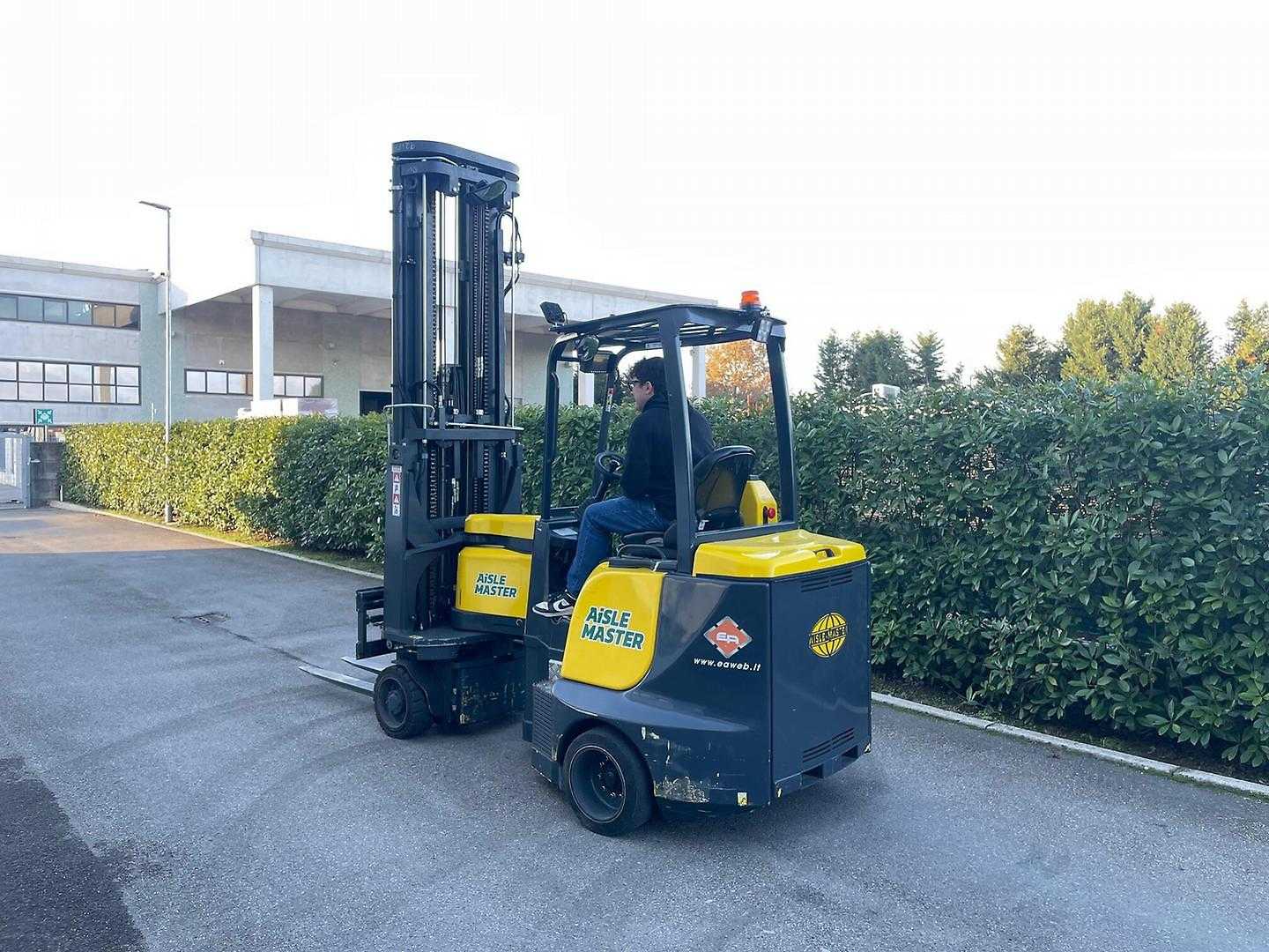 Used Forklift Aisle Master AM20WHE Keturių krypčių krautuvas (Image 7)