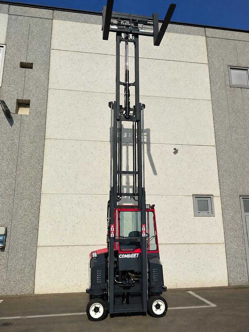 Used Forklift Combilift C3000CBE Keturių krypčių krautuvas (Image 2)