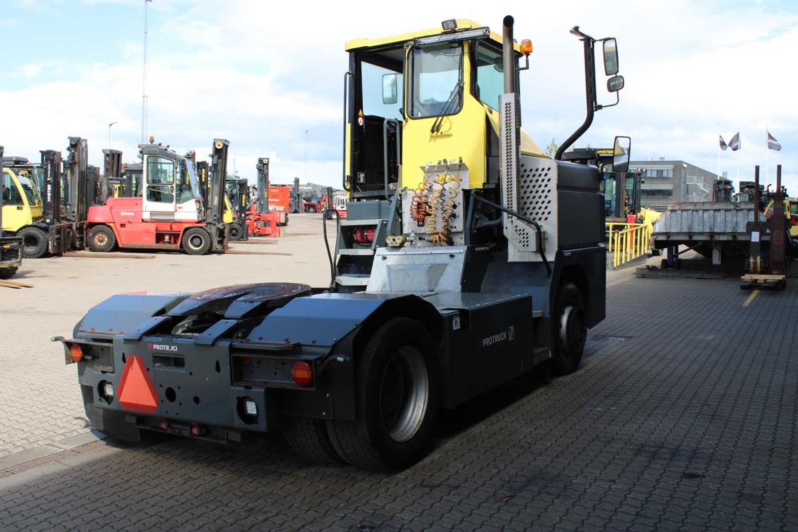 Used Forklift Other RM255 4X4 Kiti (Image 3) Used Forklift Other RM255 4X4 Kiti (Image 3)