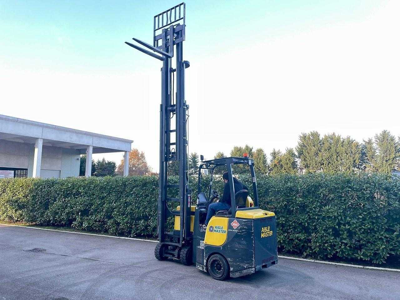 Used Forklift Aisle Master AM20SHE Krautuvas su stumiamu stiebu (Image 3)