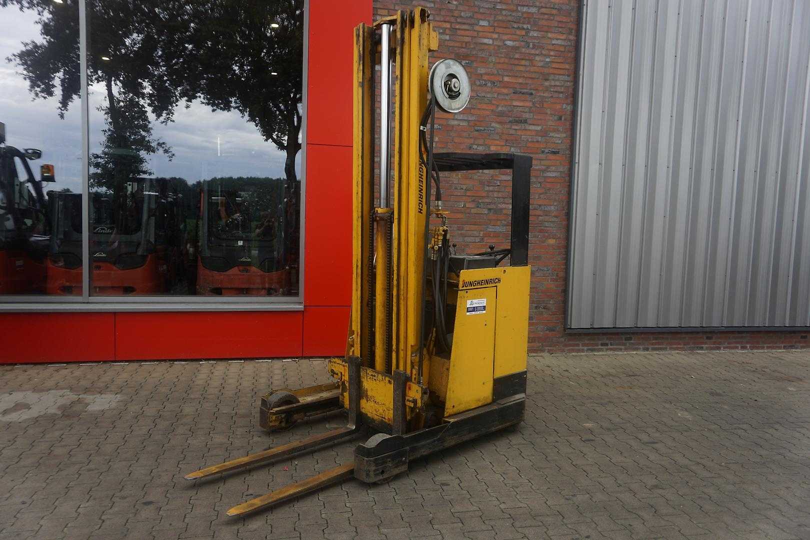 Used Forklift Jungheinrich ETV-A 12,5 - 2017er Batterie Krautuvas su stumiamu stiebu (Image 1) Used Forklift Jungheinrich ETV-A 12,5 - 2017er Batterie Krautuvas su stumiamu stiebu (Image 1)