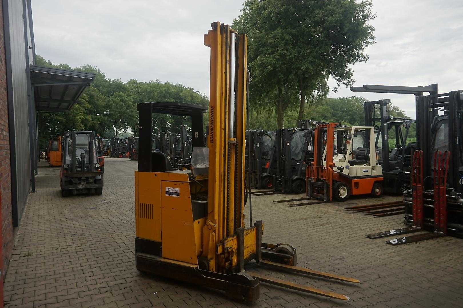 Used Forklift Jungheinrich ETV-A 12,5 - 2017er Batterie Krautuvas su stumiamu stiebu (Image 3) Used Forklift Jungheinrich ETV-A 12,5 - 2017er Batterie Krautuvas su stumiamu stiebu (Image 3)