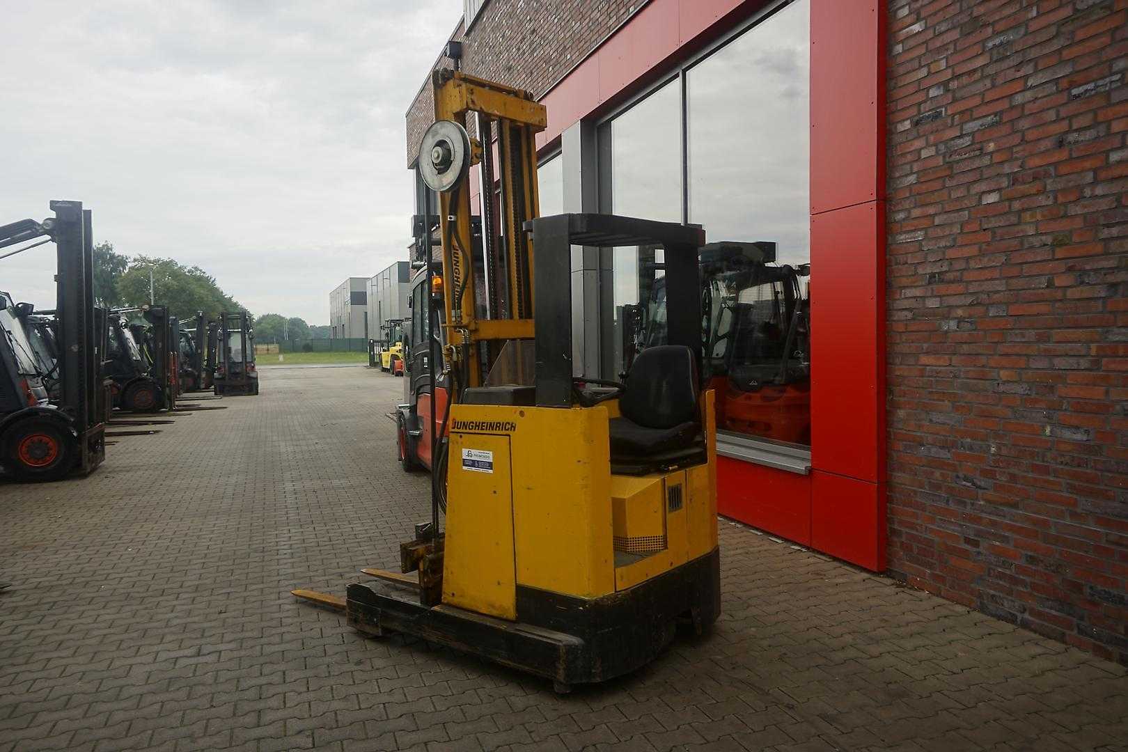 Used Forklift Jungheinrich ETV-A 12,5 - 2017er Batterie Krautuvas su stumiamu stiebu (Image 4) Used Forklift Jungheinrich ETV-A 12,5 - 2017er Batterie Krautuvas su stumiamu stiebu (Image 4)