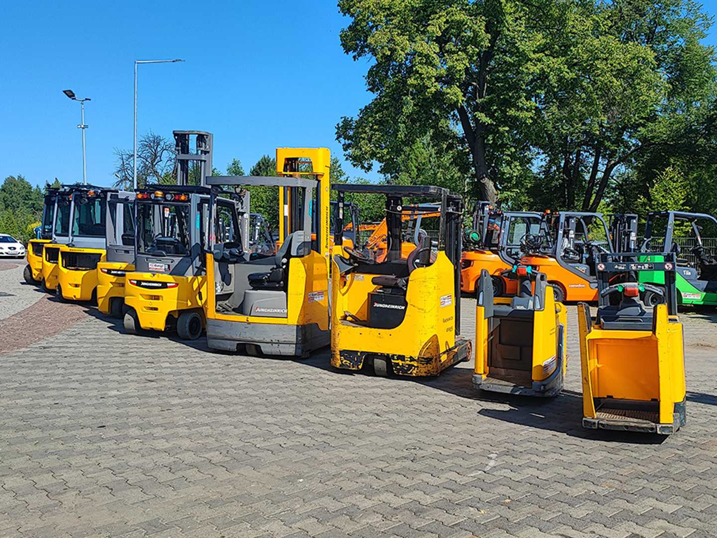 Used Forklift Jungheinrich ETV 214 Krautuvas su stumiamu stiebu (Image 16) Used Forklift Jungheinrich ETV 214 Krautuvas su stumiamu stiebu (Image 16)