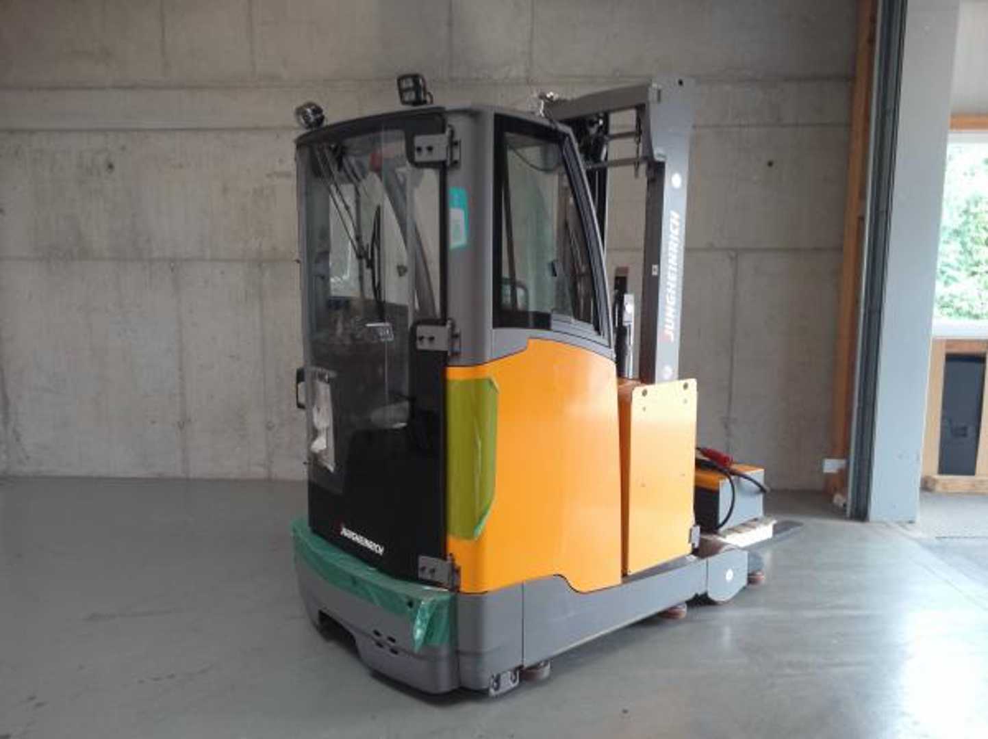 Used Forklift Jungheinrich ETV 214 560 DZ (LI-ION) Krautuvas su stumiamu stiebu (Image 1) Used Forklift Jungheinrich ETV 214 560 DZ (LI-ION) Krautuvas su stumiamu stiebu (Image 1)