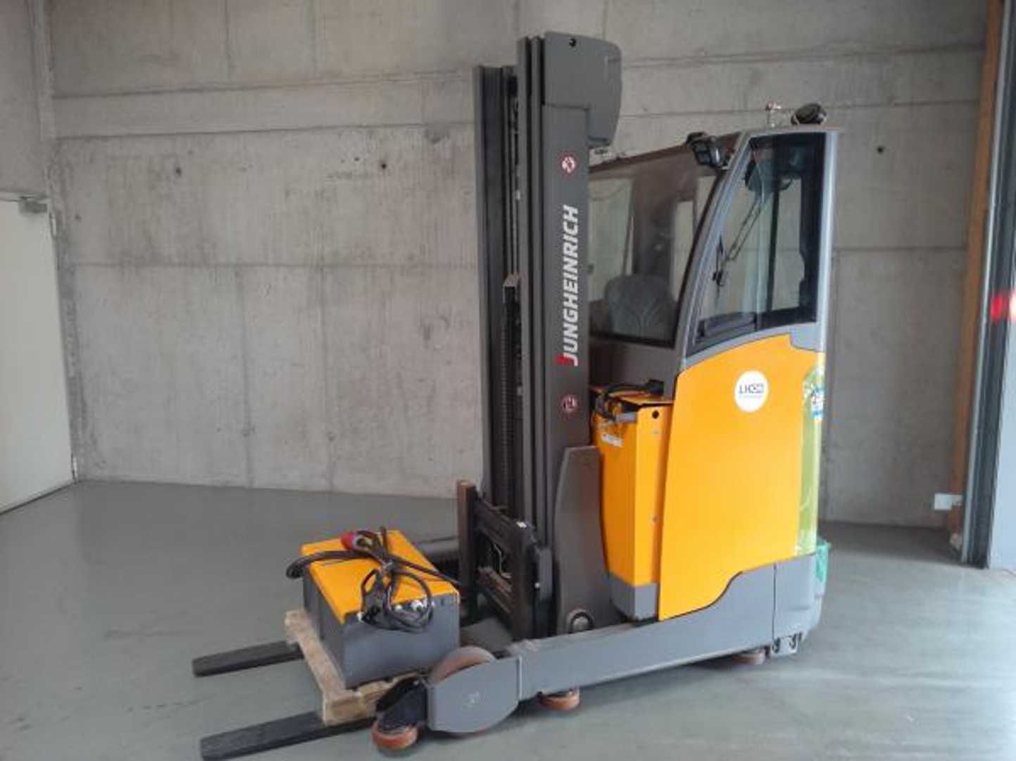 Used Forklift Jungheinrich ETV 214 560 DZ (LI-ION) Krautuvas su stumiamu stiebu (Image 2) Used Forklift Jungheinrich ETV 214 560 DZ (LI-ION) Krautuvas su stumiamu stiebu (Image 2)