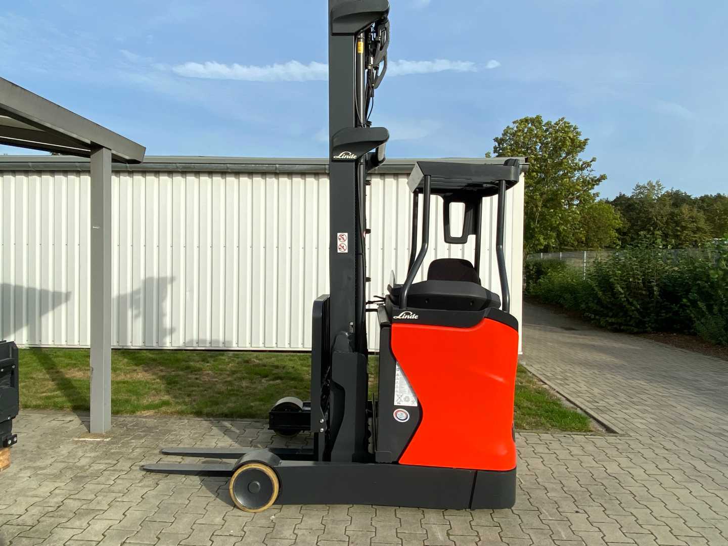 Used Forklift Linde R14B-01 Drive In Krautuvas su stumiamu stiebu (Image 6) Used Forklift Linde R14B-01 Drive In Krautuvas su stumiamu stiebu (Image 6)