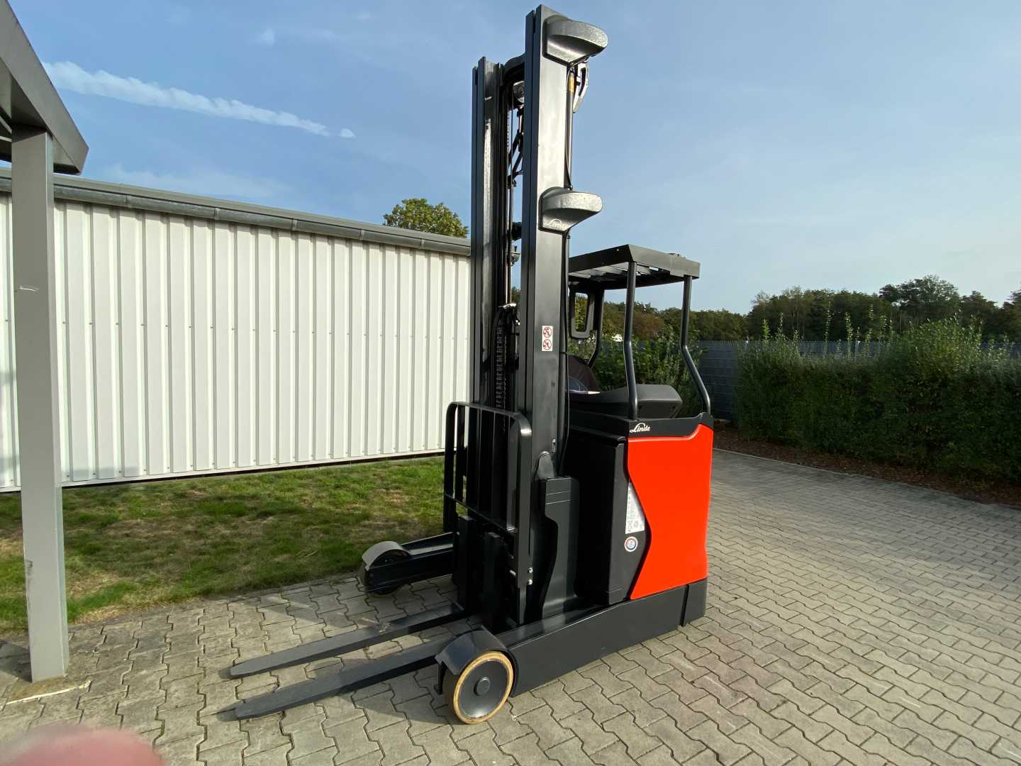 Used Forklift Linde R14B-01 Drive In Krautuvas su stumiamu stiebu (Image 4) Used Forklift Linde R14B-01 Drive In Krautuvas su stumiamu stiebu (Image 4)