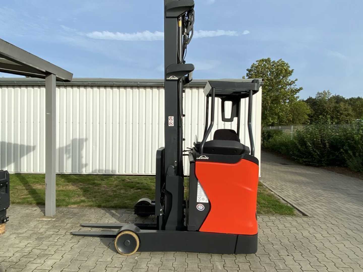 Used Forklift Linde R14B-01 Drive In Krautuvas su stumiamu stiebu (Image 1) Used Forklift Linde R14B-01 Drive In Krautuvas su stumiamu stiebu (Image 1)