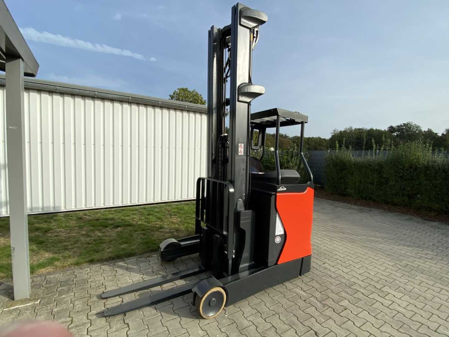 Used Forklift Linde R14B-01 Drive In Krautuvas su stumiamu stiebu (Image 2) Used Forklift Linde R14B-01 Drive In Krautuvas su stumiamu stiebu (Image 2)