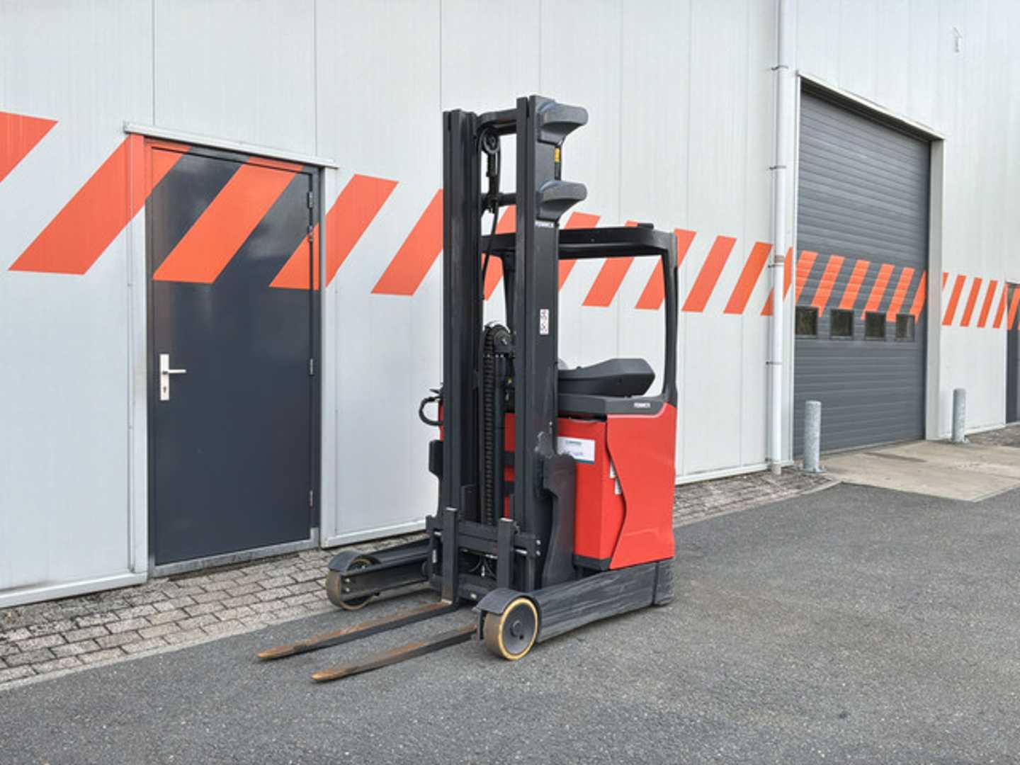 Used Forklift Linde R10B-01 Krautuvas su stumiamu stiebu (Image 1) Used Forklift Linde R10B-01 Krautuvas su stumiamu stiebu (Image 1)
