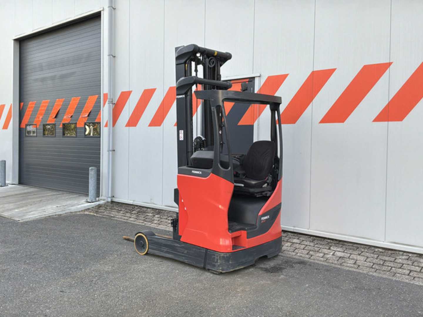Used Forklift Linde R10B-01 Krautuvas su stumiamu stiebu (Image 2) Used Forklift Linde R10B-01 Krautuvas su stumiamu stiebu (Image 2)