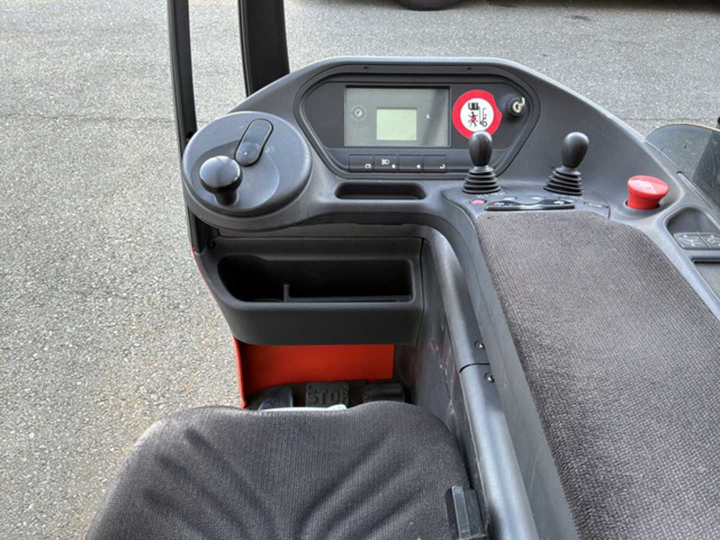 Used Forklift Linde R10B-01 Krautuvas su stumiamu stiebu (Image 3) Used Forklift Linde R10B-01 Krautuvas su stumiamu stiebu (Image 3)