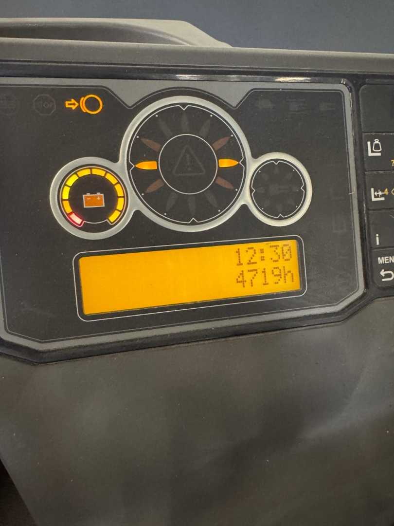 Used Forklift Mitsubishi RB20N3 - 4.719 Std. - HH 8.950 mm Krautuvas su stumiamu stiebu (Image 9) Used Forklift Mitsubishi RB20N3 - 4.719 Std. - HH 8.950 mm Krautuvas su stumiamu stiebu (Image 9)