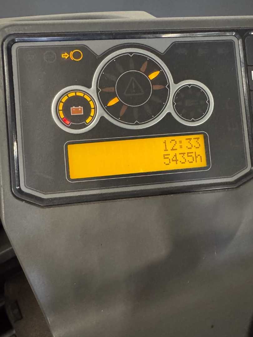 Used Forklift Mitsubishi RB20N3 - 5.435 Std. - HH 8.950 mm Krautuvas su stumiamu stiebu (Image 9) Used Forklift Mitsubishi RB20N3 - 5.435 Std. - HH 8.950 mm Krautuvas su stumiamu stiebu (Image 9)