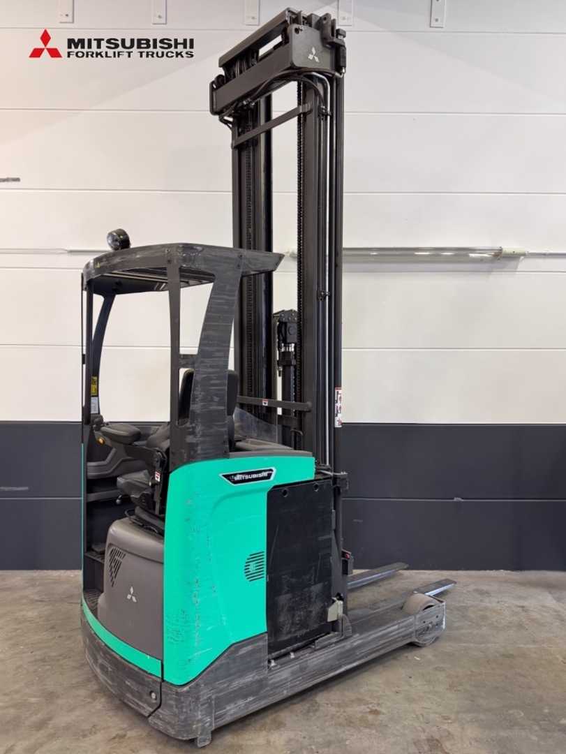 Used Forklift Mitsubishi RB20N3 - 4.719 Std. - HH 8.950 mm Krautuvas su stumiamu stiebu (Image 14) Used Forklift Mitsubishi RB20N3 - 4.719 Std. - HH 8.950 mm Krautuvas su stumiamu stiebu (Image 14)