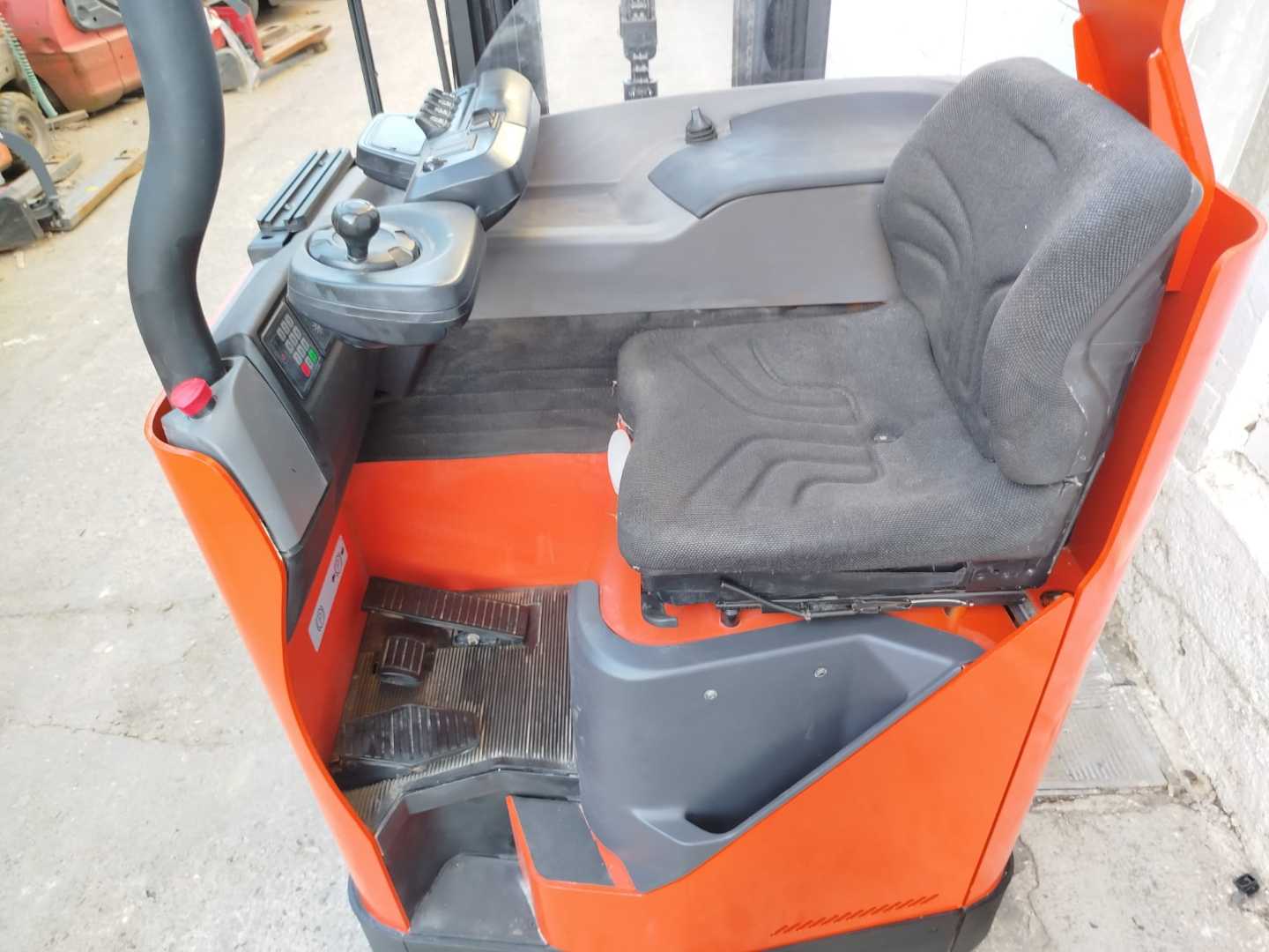 Used Forklift Toyota RRE120M Krautuvas su stumiamu stiebu (Image 4) Used Forklift Toyota RRE120M Krautuvas su stumiamu stiebu (Image 4)