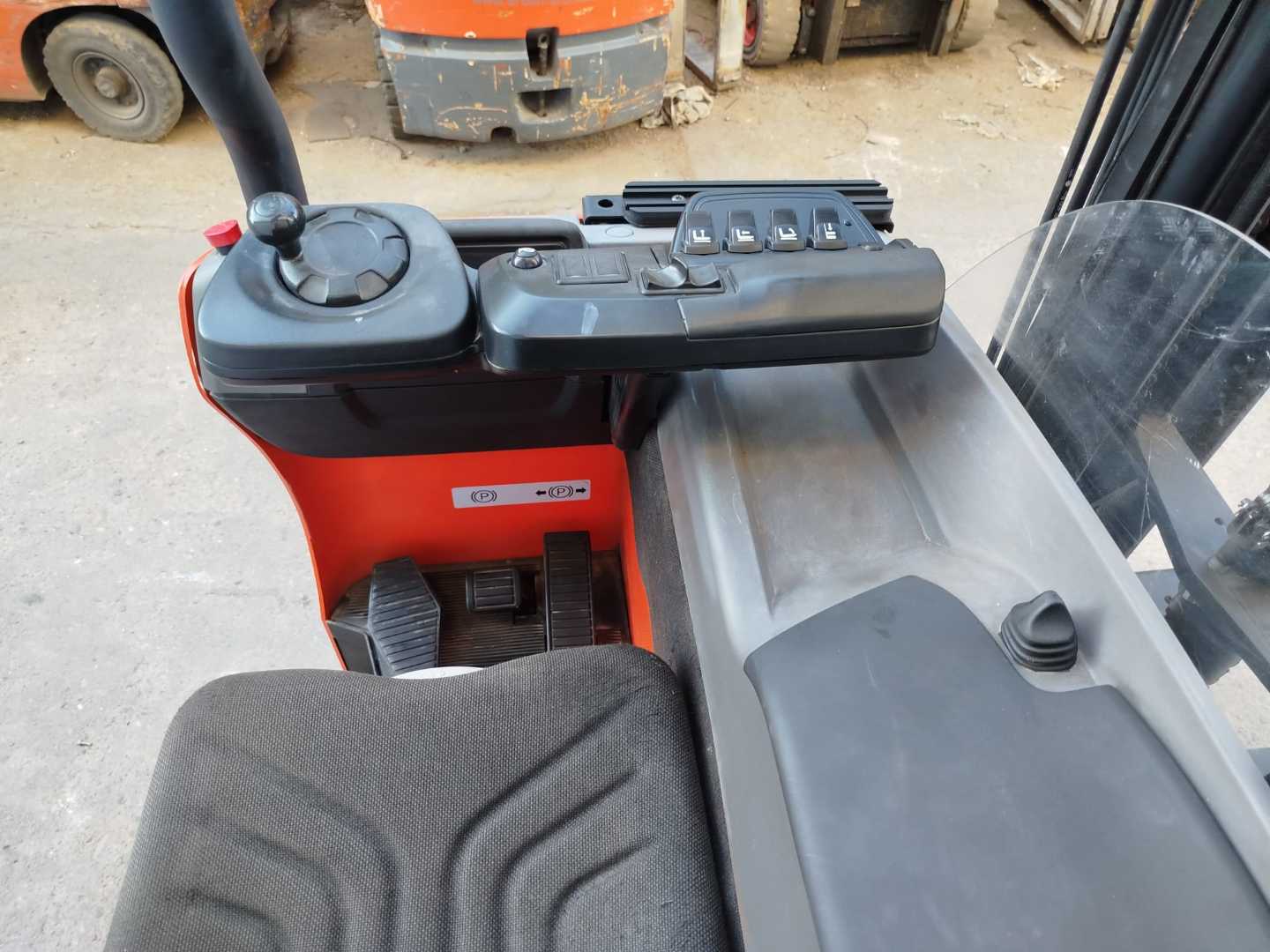Used Forklift Toyota RRE120M Krautuvas su stumiamu stiebu (Image 5) Used Forklift Toyota RRE120M Krautuvas su stumiamu stiebu (Image 5)