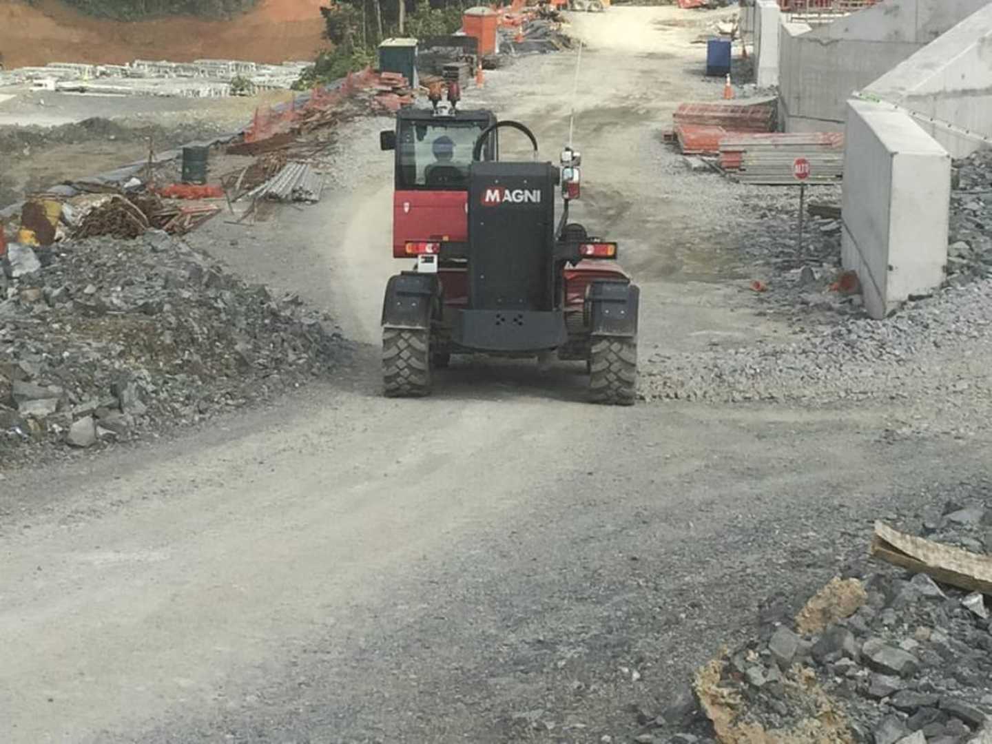 Used Forklift Magni HTH 10.10 Krautuvas su teleskopine svirtimi (Image 3) Used Forklift Magni HTH 10.10 Krautuvas su teleskopine svirtimi (Image 3)