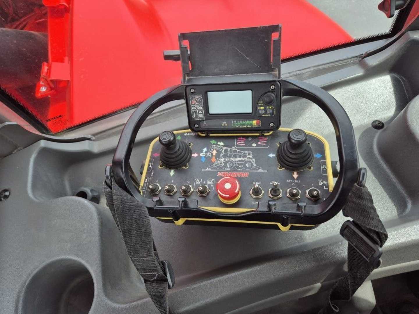Used Forklift Manitou MRT 2150 Privilege Tüv S2 Krautuvas su teleskopine svirtimi (Image 7) Used Forklift Manitou MRT 2150 Privilege Tüv S2 Krautuvas su teleskopine svirtimi (Image 7)