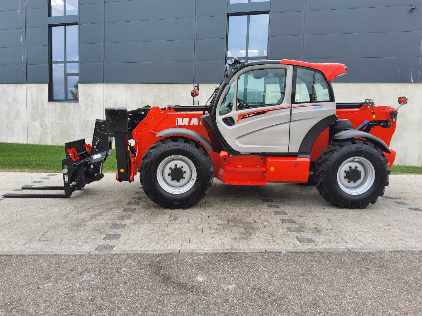 Used Forklift Manitou MT 1840 100D ST5 S1 Krautuvas su teleskopine svirtimi (Image 3) Used Forklift Manitou MT 1840 100D ST5 S1 Krautuvas su teleskopine svirtimi (Image 3)