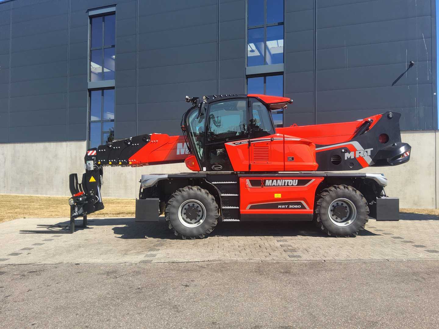 Used Forklift Manitou MRT 3060 Krautuvas su teleskopine svirtimi (Image 3) Used Forklift Manitou MRT 3060 Krautuvas su teleskopine svirtimi (Image 3)
