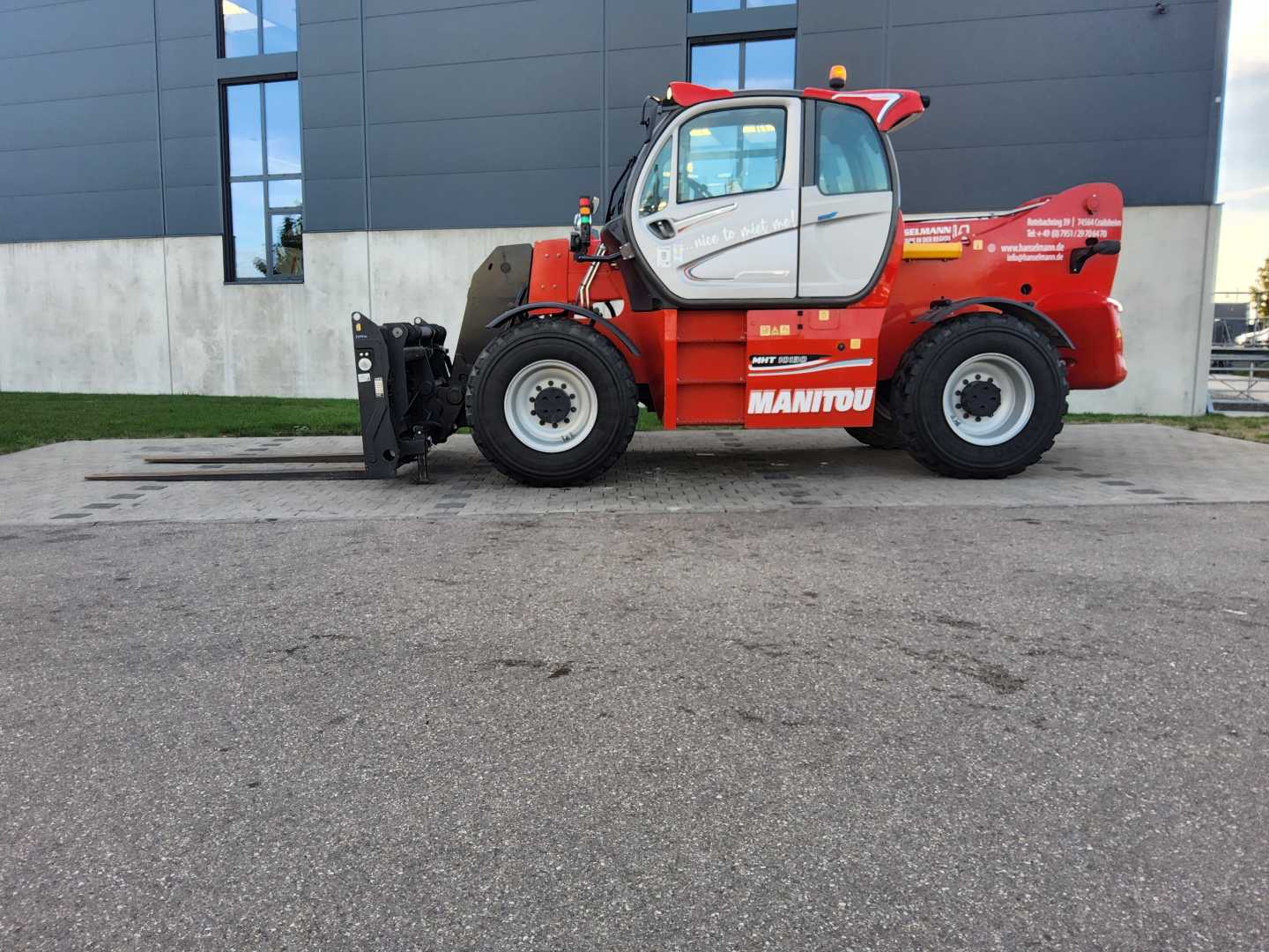 Used Forklift Manitou MHT 10130 Krautuvas su teleskopine svirtimi (Image 3) Used Forklift Manitou MHT 10130 Krautuvas su teleskopine svirtimi (Image 3)